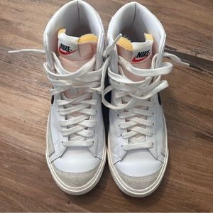 Nike Blazer Mid 77 woman high top size 7
